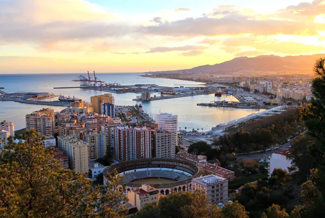 Malaga, pogled na grad i luku